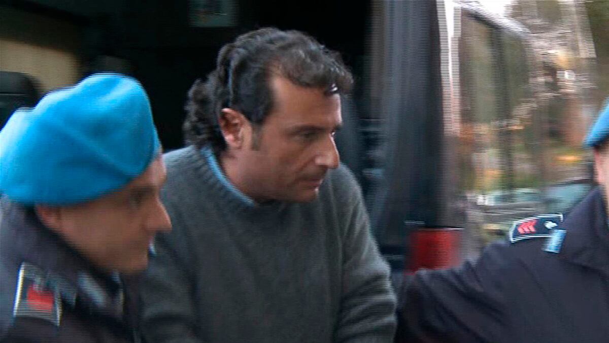 articles/2012/01/20/costa-concordia-captain-seen-drinking-with-blond-before-wreck/captain-schettino-nadeau_ujcprs