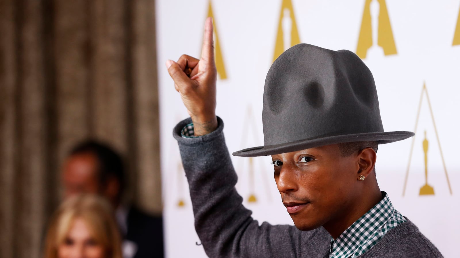 articles/2014/02/21/pharrell-williams-grammys-hat-for-sale-lena-dunham-responds-to-altered-vogue-photos/140221-pharrell-hat-fashion-cheat_ykxvzg