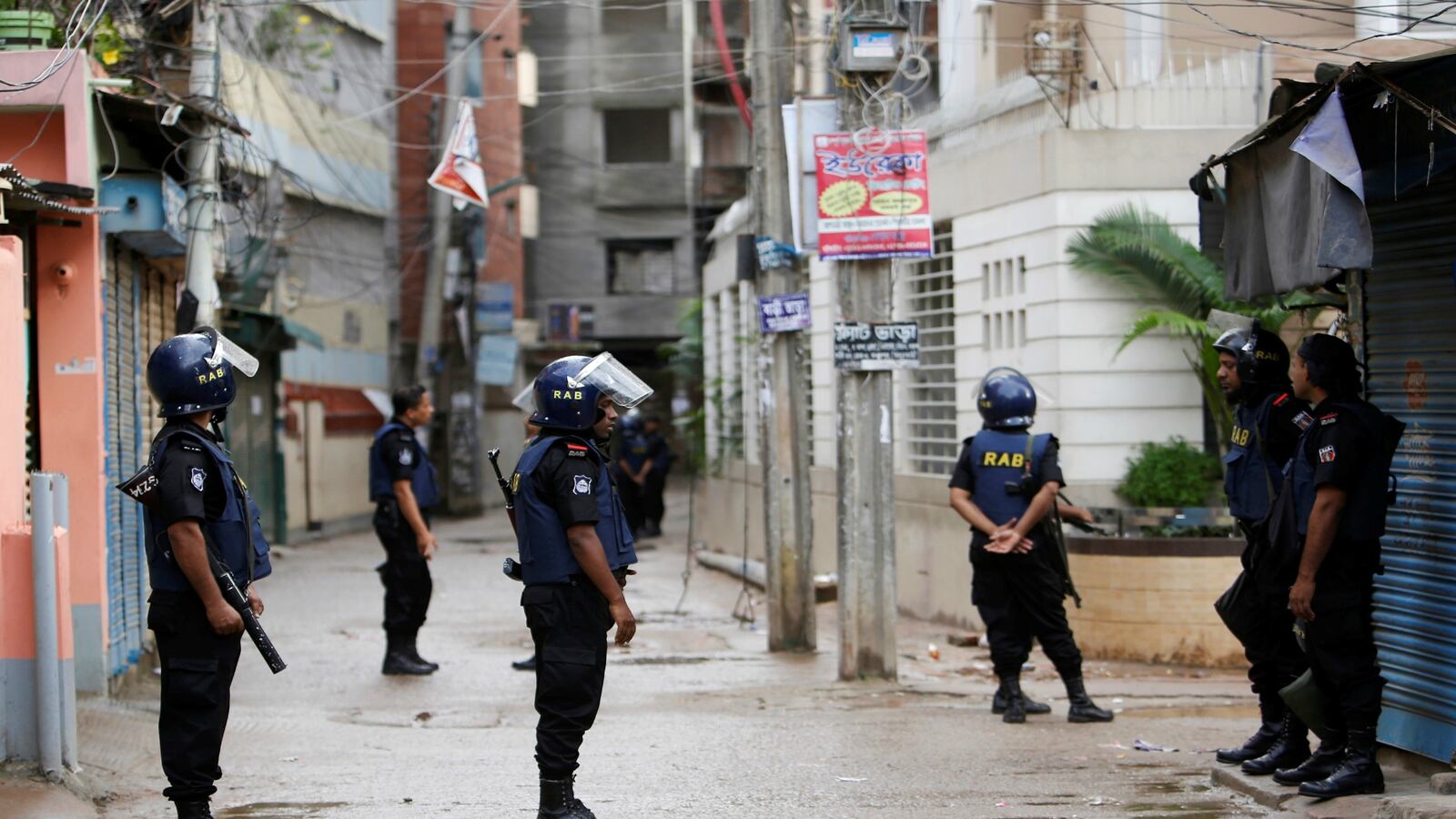 cheats/2016/07/26/bangladesh-police-9-islamists-killed-in-raid/160726-bangladesh-raid-cheat_iesjeu