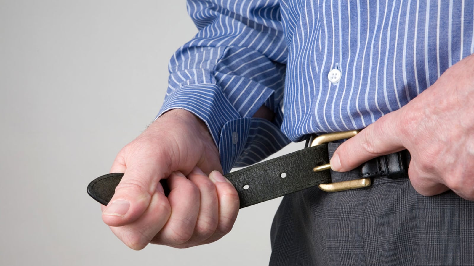 cheats/2013/04/09/study-larger-penis-more-attractive/penis-size-cheat_kxv9l2