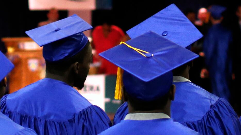 2012-06-26T120000Z_58732205_GM1E86R0H7801_RTRMADP_3_USA_y6arsr