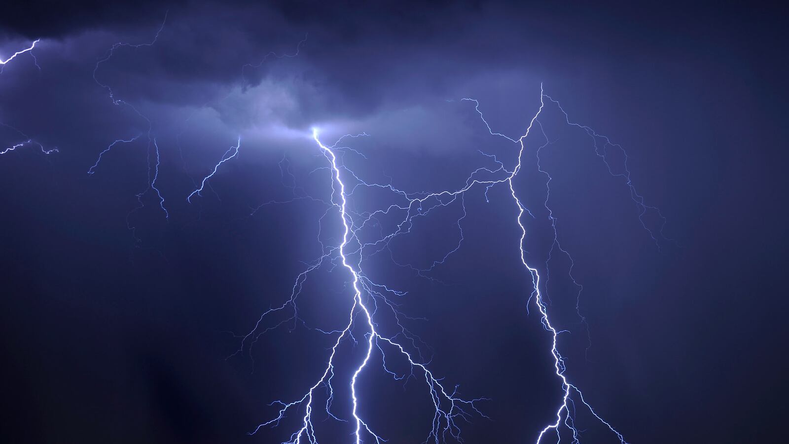 cheats/2014/11/14/climate-change-to-cause-more-lightning/141114-lightning-cheat_hftky1