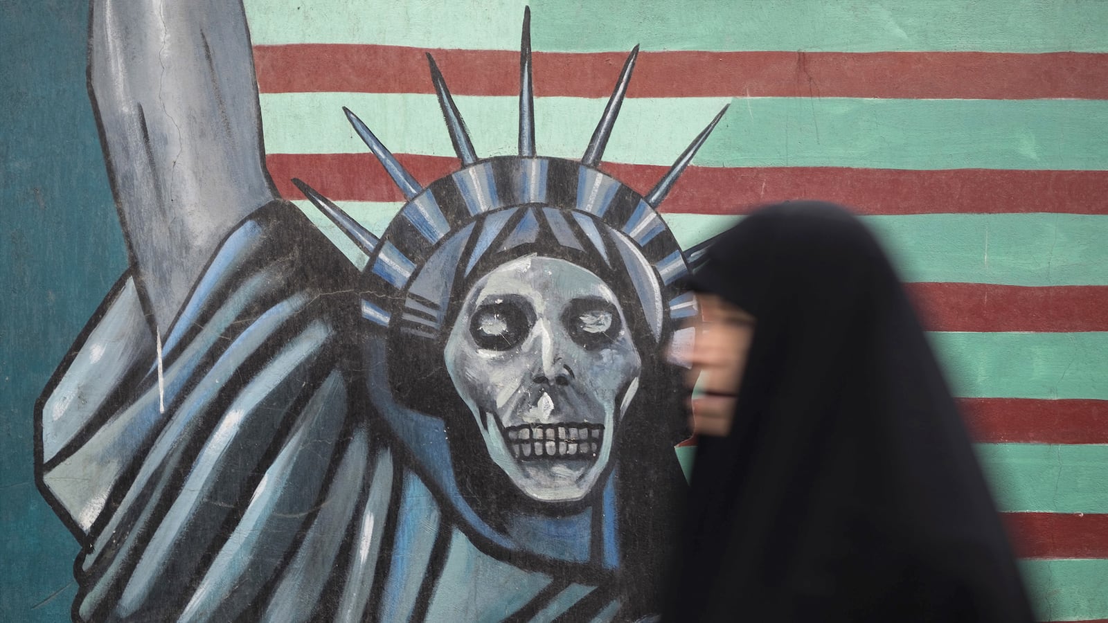 articles/2015/11/04/iran-hardliners-trying-to-kill-nuke-deal-arrest-western-infiltrators/151104-iranwire-arrests-tease_rnin4w