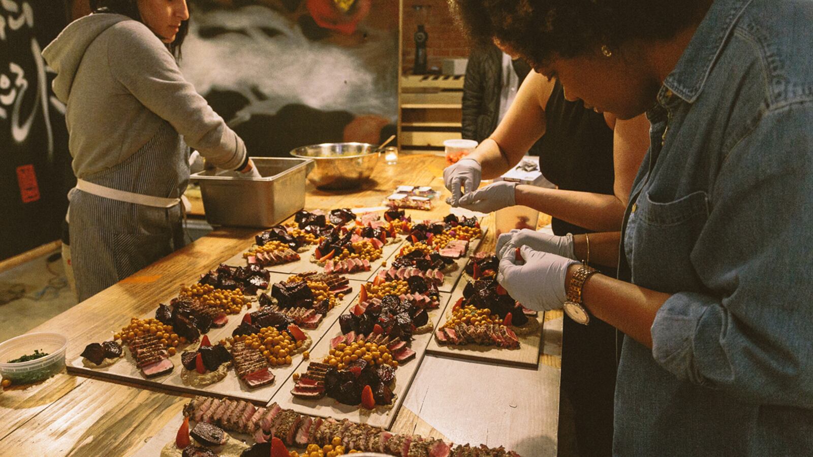 articles/2017/05/05/pop-up-l-a-chef-sees-green-in-weed-cuisine/170504-baca-weed-dinner-pop-ups-tease_jz5dgj