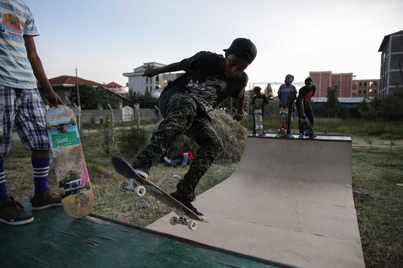 galleries/2015/06/06/the-skate-punks-of-ethiopia-photos/150605-ethiopia-skate3_hudjwe