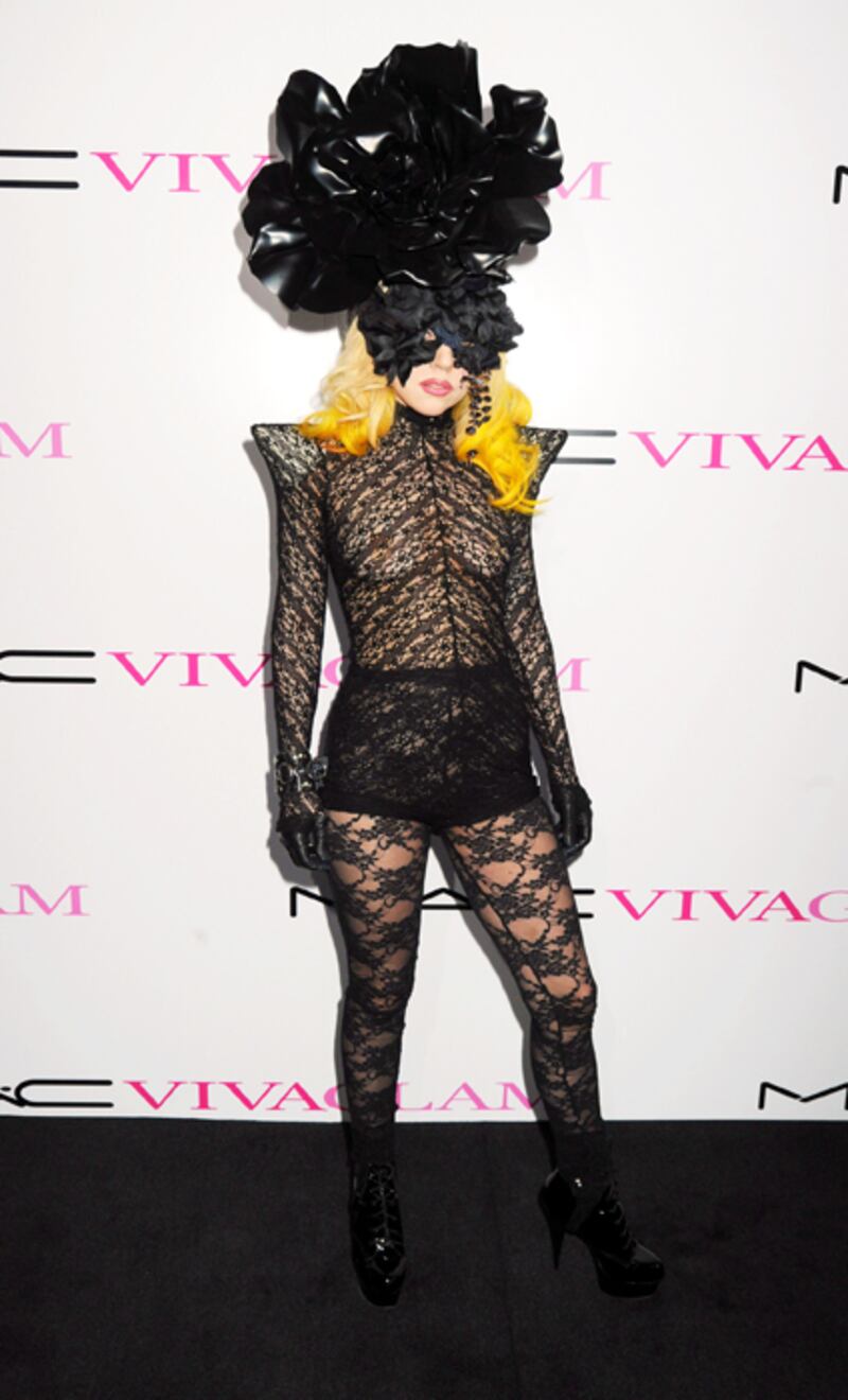 galleries/2010/11/30/stars-who-fight-aids/aids-celelady-gaga_mxgesv
