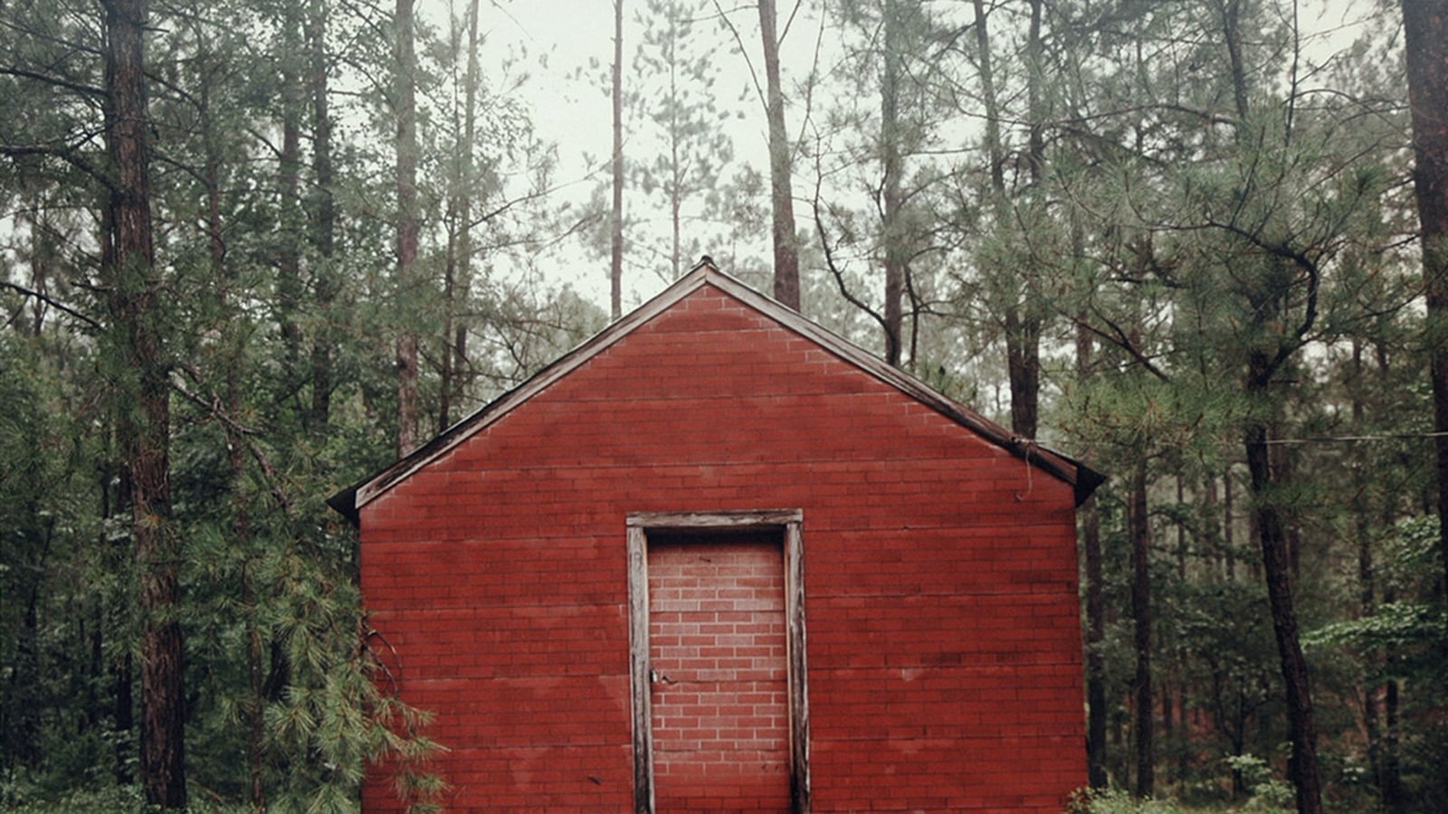galleries/2016/12/04/william-christenberry-s-haunted-south/161202-william-christenberry-gal-09_qkpgty