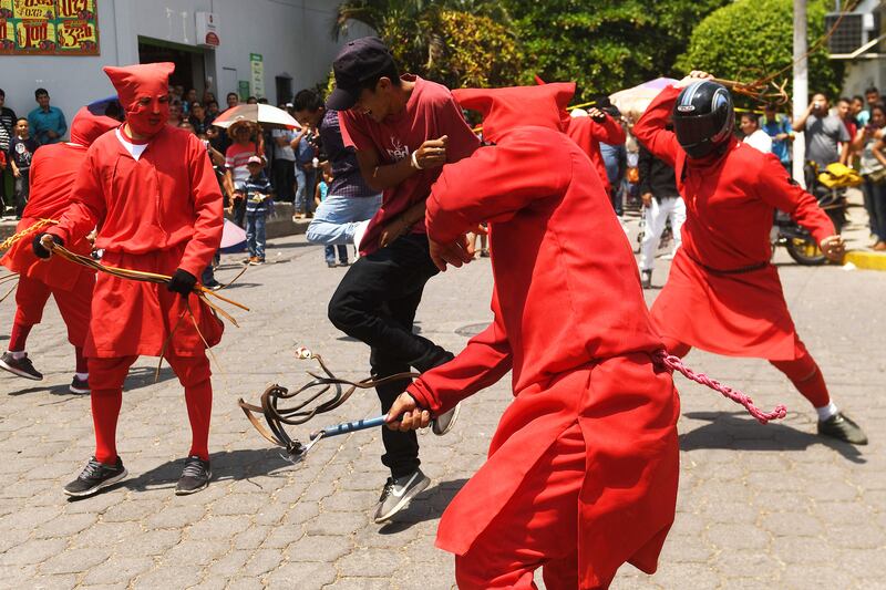 galleries/2017/04/12/christians-celebrate-holy-week-around-the-world/171104-holy-week-embed-13_sfb3ny