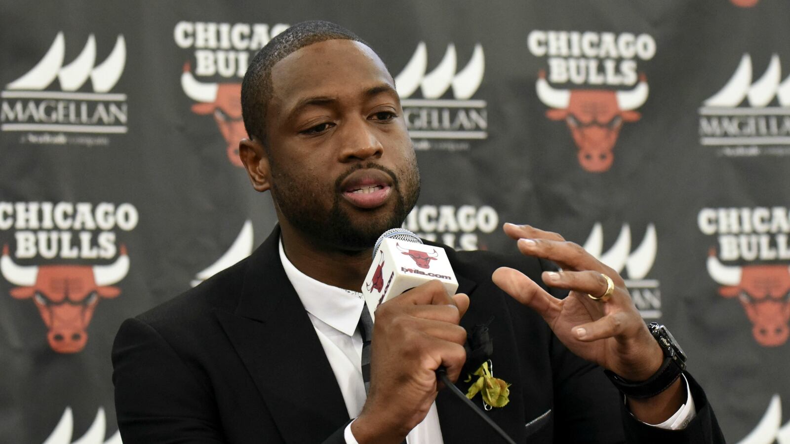 cheats/2016/10/29/dwyane-wade-fined-25k-for-throat-slashing-gesture/161029-dwyane-wade-fined-25k-cheat_dol9rr