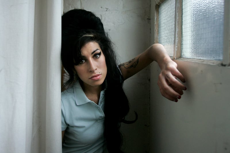 articles/2011/07/23/amy-winehouse-found-dead-obituary/amy-winehouse-dead_dfw879