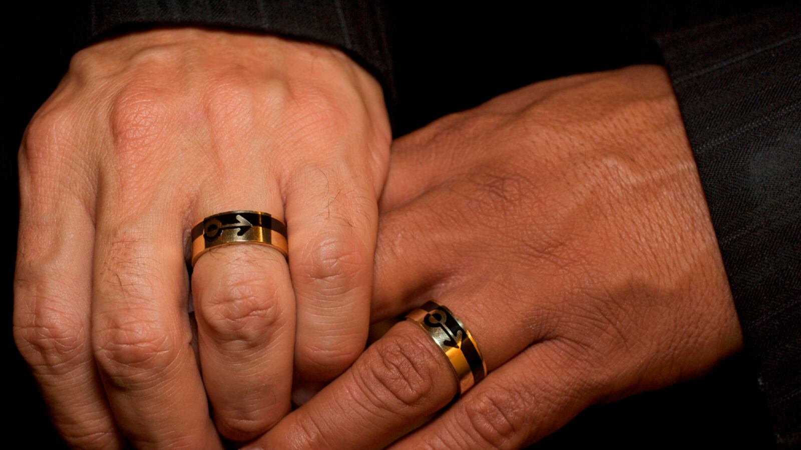cheats/2011/10/01/military-chaplains-can-perform-gay-weddings/jewelry-gay-marriage_xsyiyh