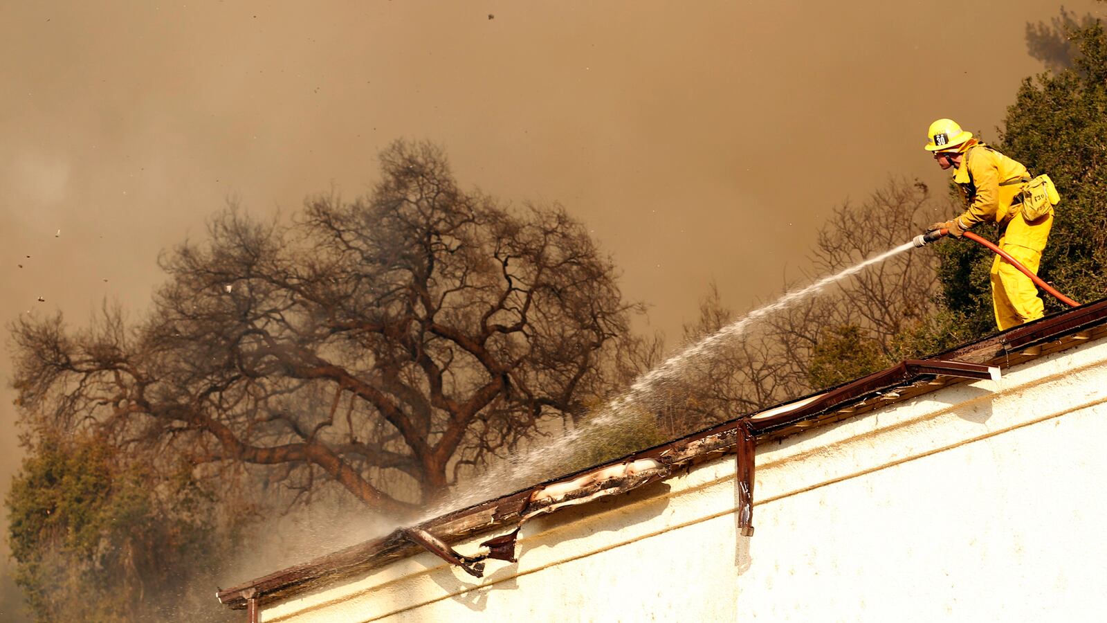 cheats/2014/01/16/1-700-acre-blaze-erupts-near-l-a/140116-la-wildfire-cheat_bgnare