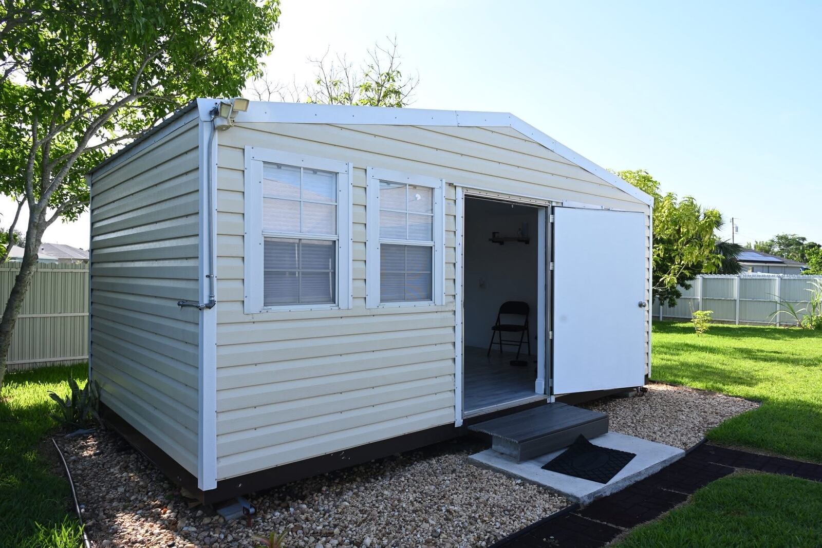 Photo of Mena's backyard "med spa" shed used for illegal Botox injections