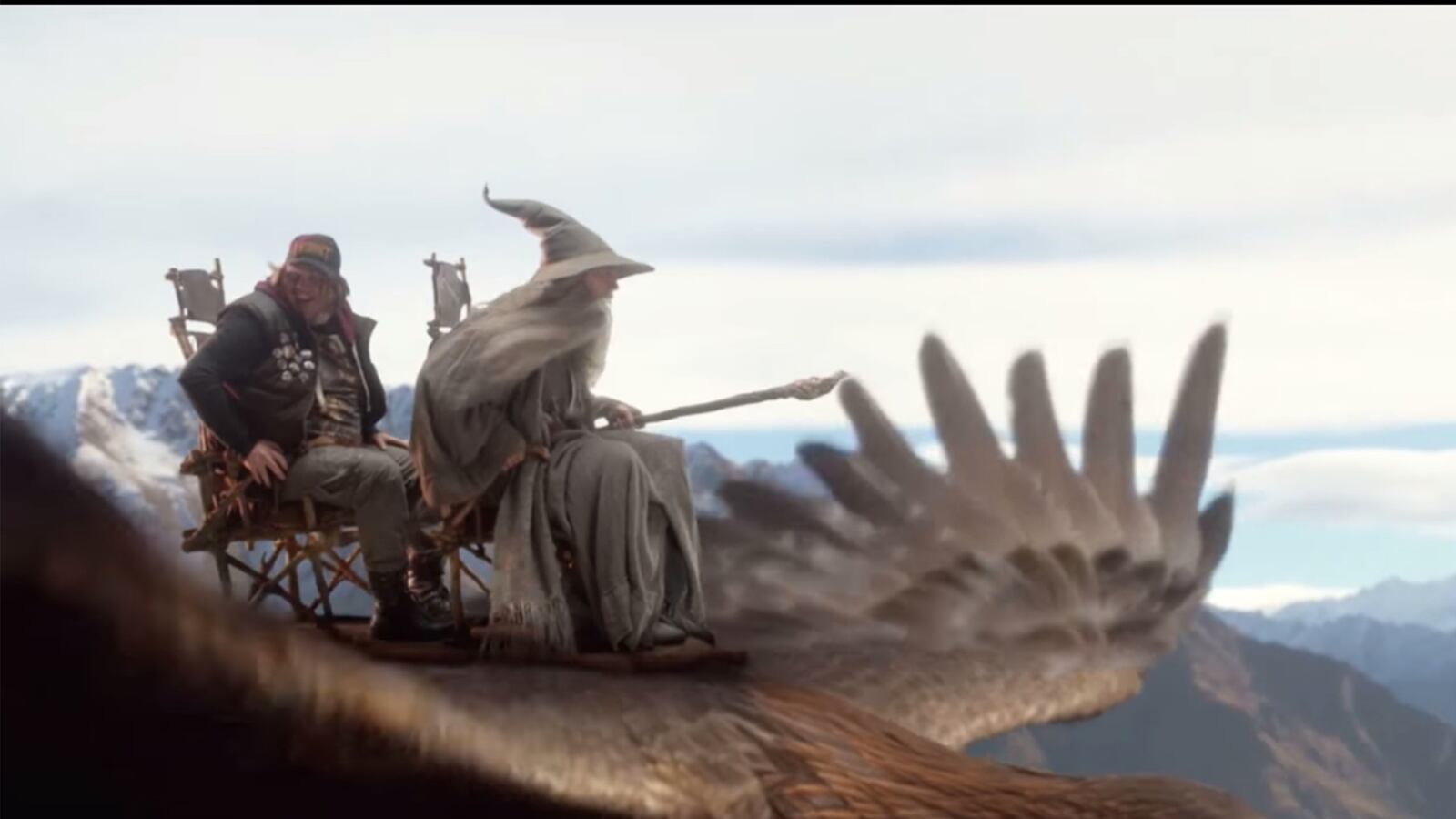 articles/2014/10/24/new-zealand-s-hobbit-filled-air-safety-video/141024-viralvid-hobbit-tease_ixlrto