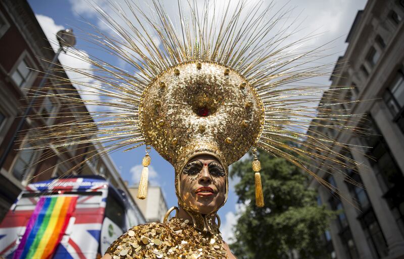 galleries/2015/06/27/gay-pride-weekend-worldwide-photos/150627-gay-pride-world-02_lr6jr7