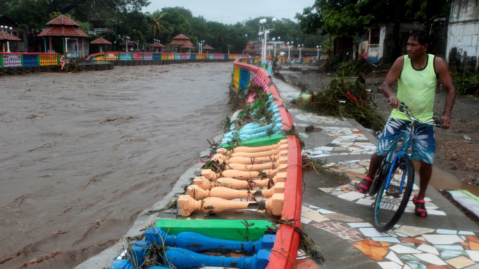 171005-tropical-storm-nate-deaths-cheat_n8cdik