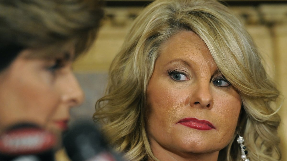 articles/2011/11/07/herman-cain-accuser-sharon-bialek-s-sexual-harassment-story-rings-true/bialek-goldberg-teaser_gb9eiq