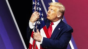 2000930-carlson-trump-tease_pfkyfm