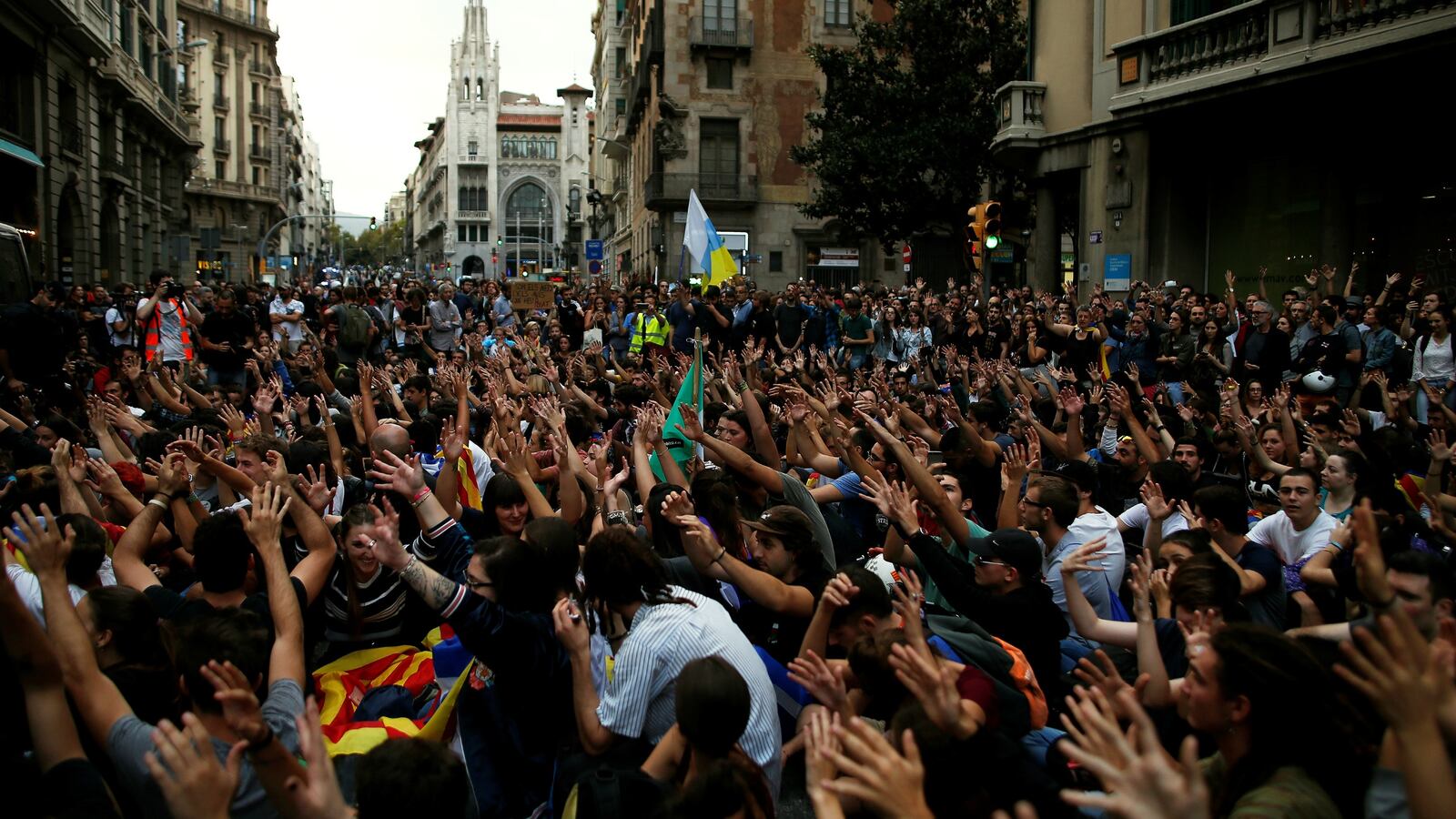 171002-catalonia-strike-protest-violence-cheat_s3zf8d