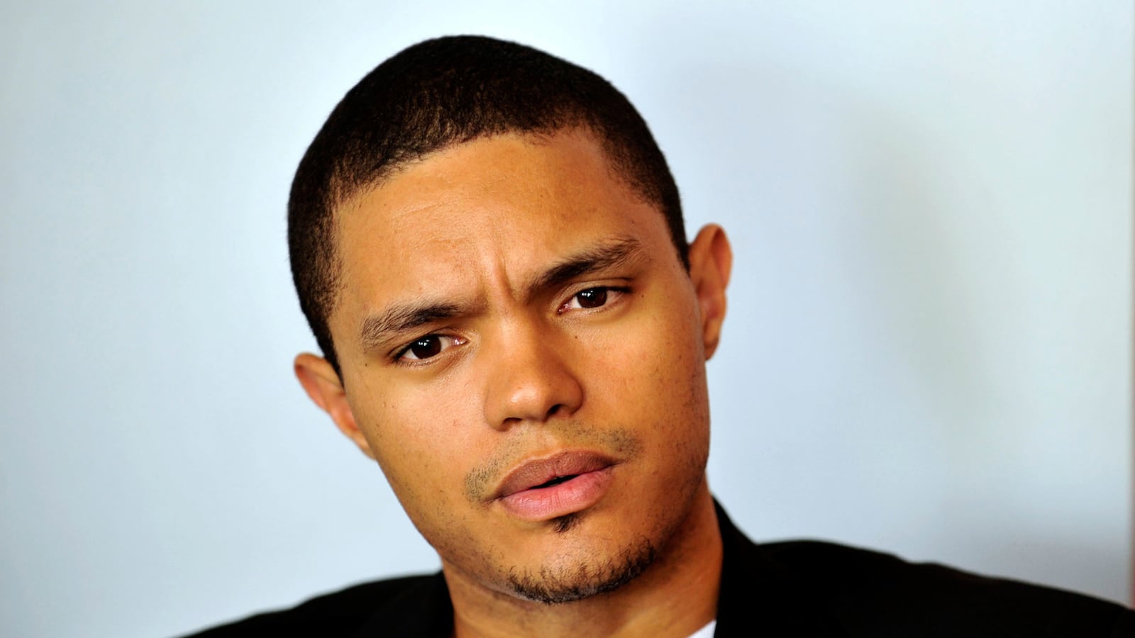 articles/2015/03/30/trevor-noah-nice-to-everyone-but-gaga/150330-swin-trevor-tease_qp4ml7