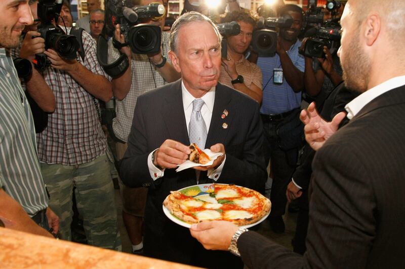 galleries/2011/09/20/herman-cain-sarah-palin-and-more-politicians-eating-pizza-photos/pols-pizza-bloomberg_sr7y7q