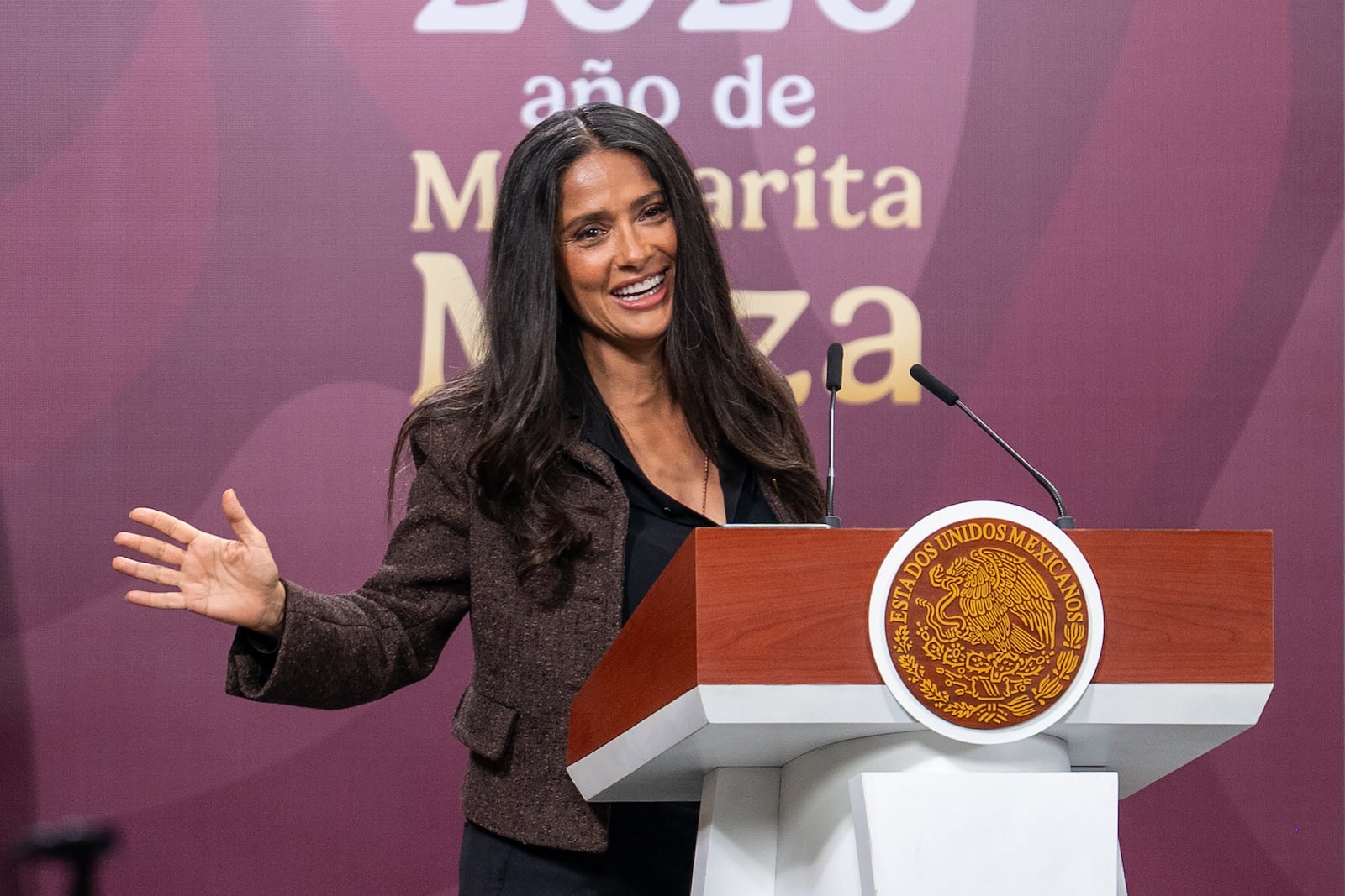 Salma Hayek embraced her gray hair during a press conference at the Palacio Nacional in Mexico City.