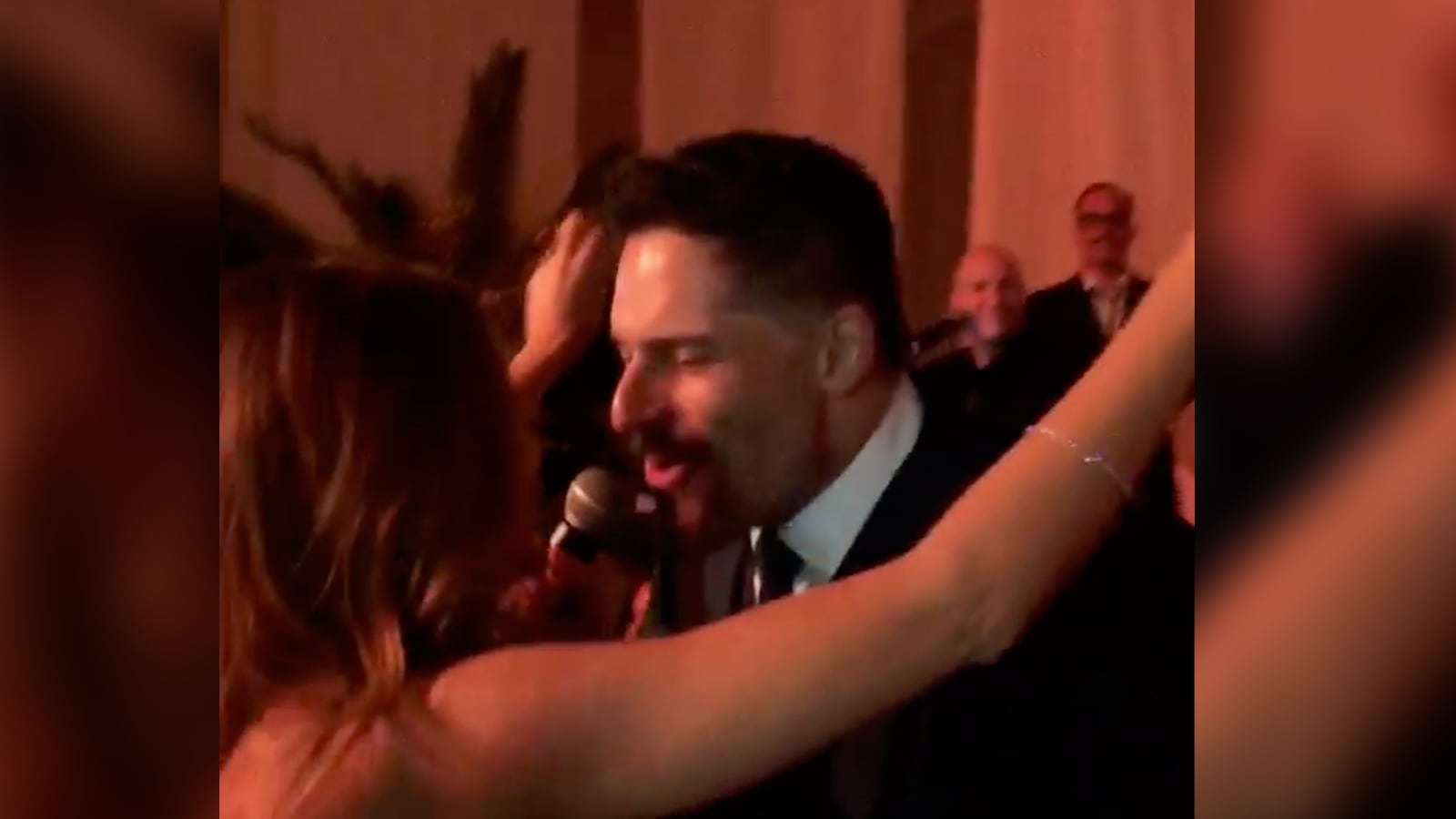 articles/2015/11/23/joe-manganiello-serenades-sofia-vergara/151123-joesofia-joiner_phzsgm
