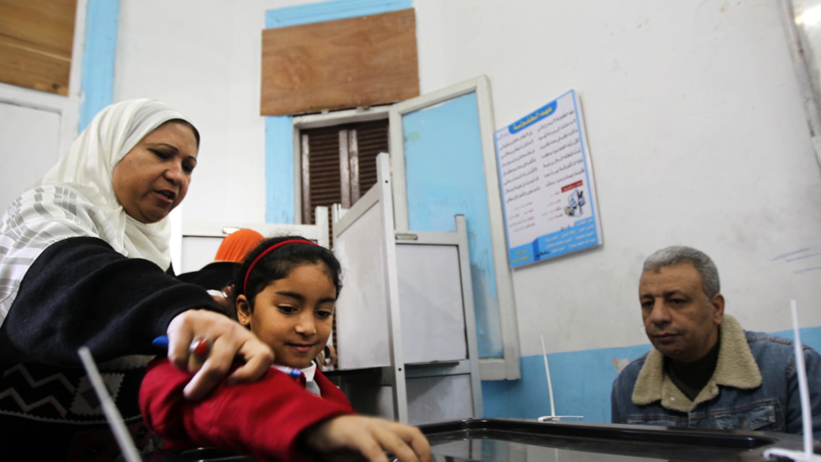 cheats/2012/12/22/second-weekend-of-egypt-voting/egypt-votes-constitution-cheat_piiwpd