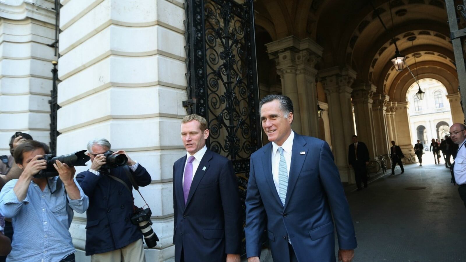 cheats/2012/07/26/mitt-meets-with-politicians-in-london/romney-london-cheat_lsbirb