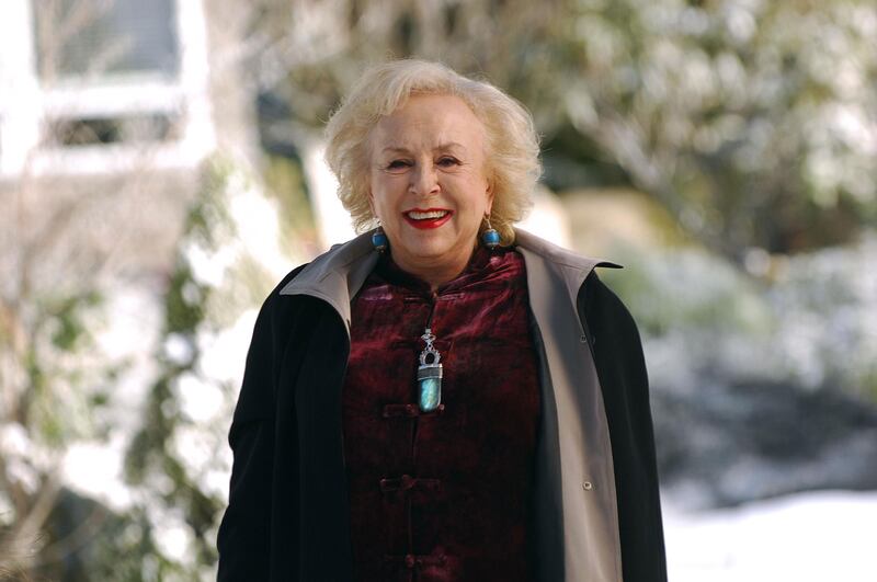 galleries/2016/12/31/the-iconic-celebrities-we-lost-in-2016-carrie-fisher-david-bowie-prince-muhammad-ali-and-more/161205-celeb-death-11-embed-Doris-Roberts_tdjr9n