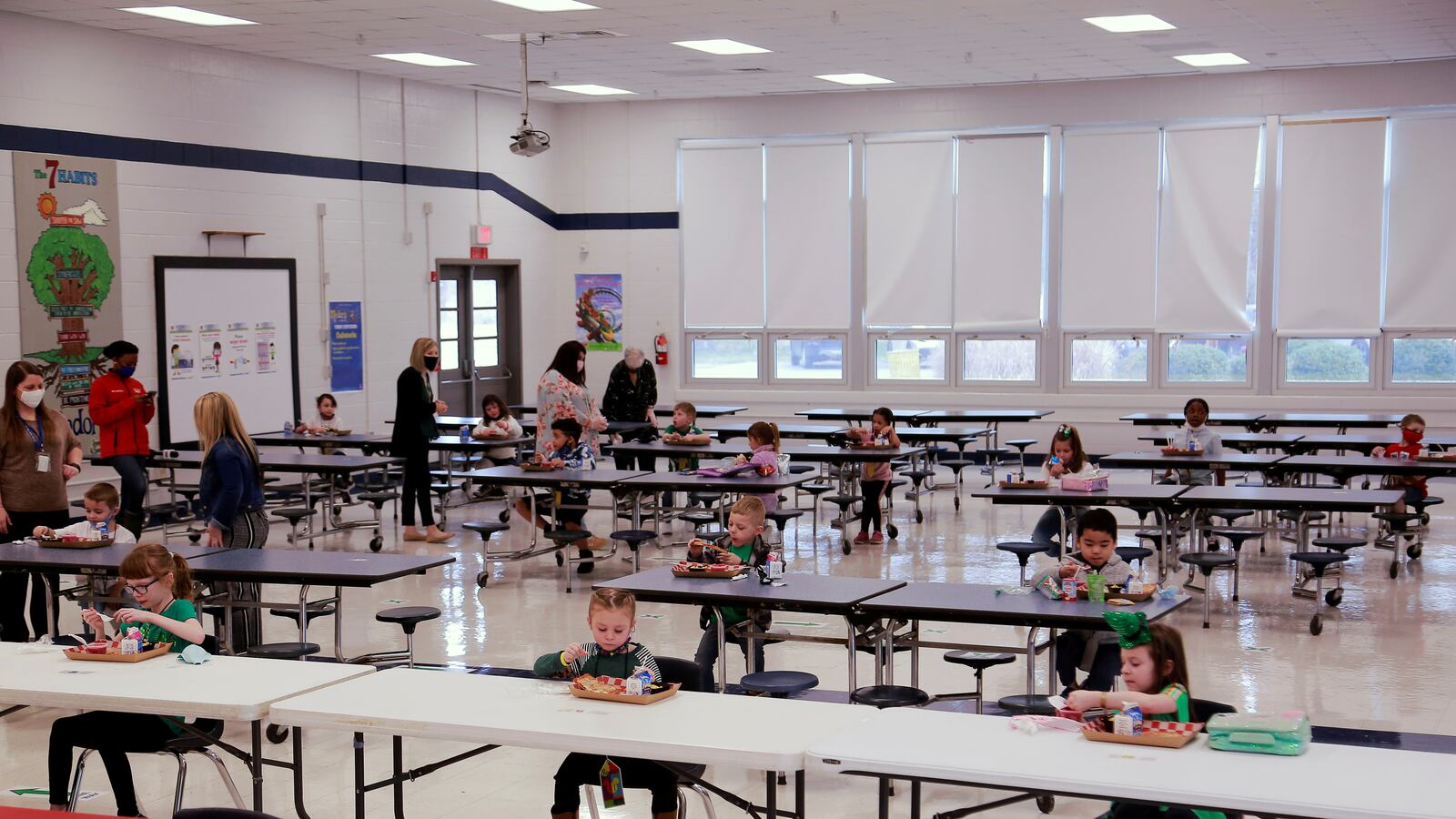2021-03-19T154321Z_418089731_RC2FEM92W5DK_RTRMADP_3_HEALTH-CORONAVIRUS-CDC-SCHOOLS_kflpww