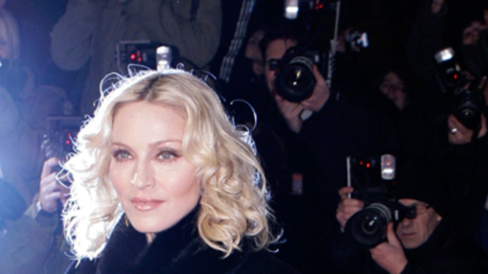 cheats/2008/12/23/madonna-eyes-young-model/madonna_lzqgu7