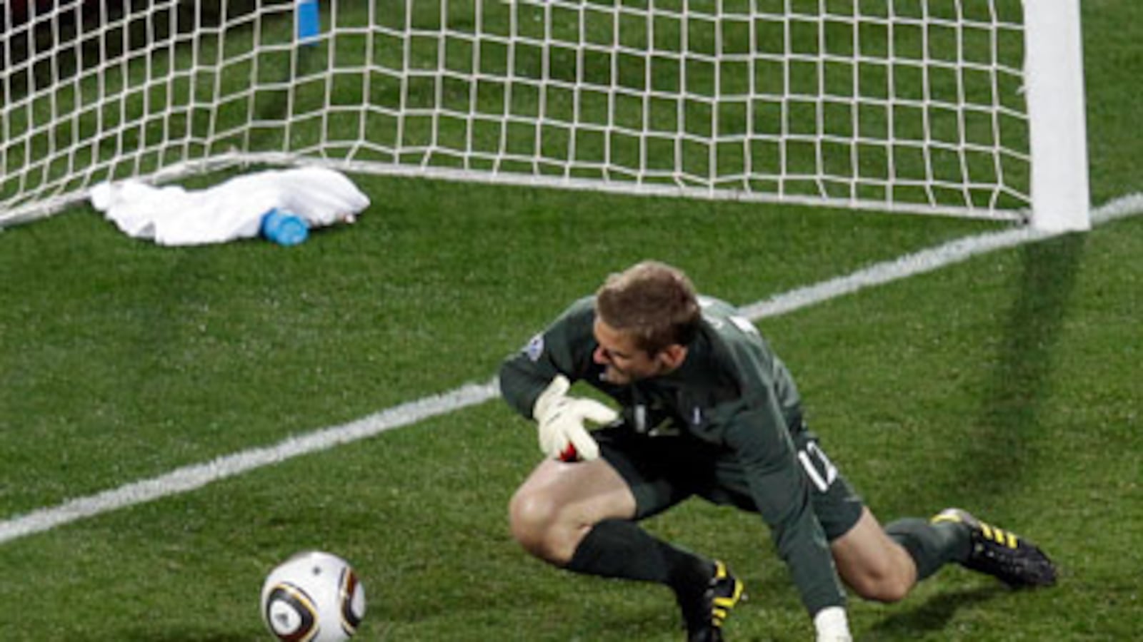 articles/2010/06/13/robert-greens-world-cup-error-may-never-be-forgiven/massie-world-cup-goofs_106867_tbiibc