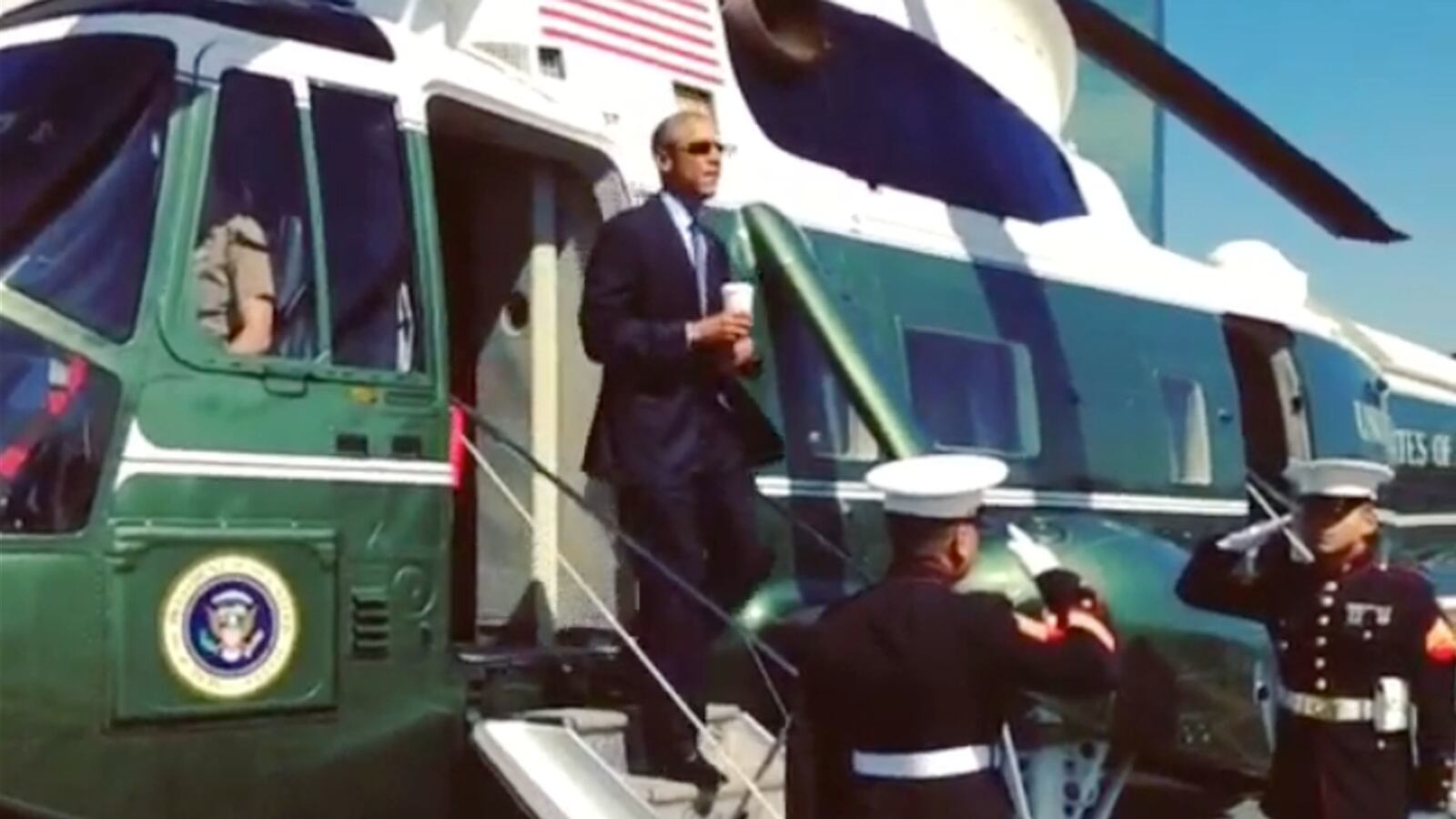 articles/2014/09/25/obama-the-coffee-salute-and-the-dementia-on-the-right/140924-kohn-obama-tease_d4pyws