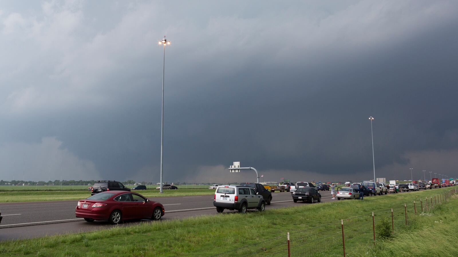 articles/2013/05/22/be-afraid-the-future-of-tornado-warnings/130522-dzieza-warning-tease_v2vlqk