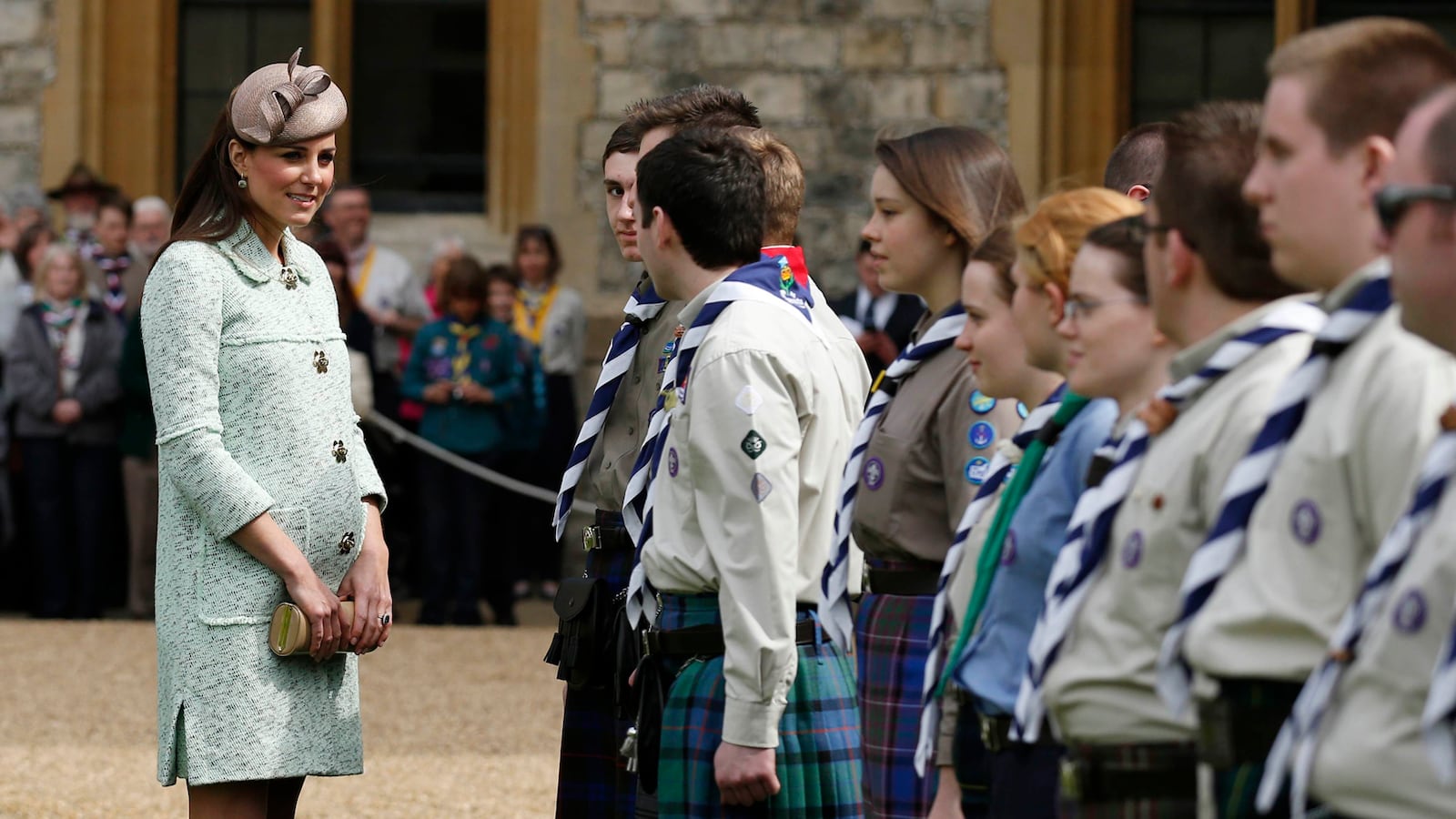 articles/2013/04/22/kate-really-shows-off-her-baby-bump-at-last/130421-Skyes-UK-kate-embed-03_osr3hw