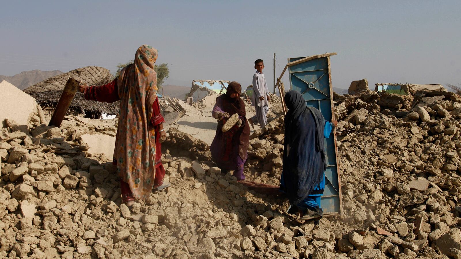 cheats/2013/09/28/second-earthquake-hits-pakistan/130928-pakistan-earthquake-cheat_n2ya0z