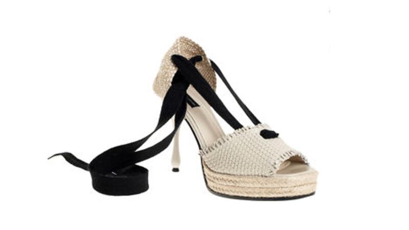 galleries/2009/05/26/break-out-the-white-shoes/white-shoes---the-espadrille_ogwxz0