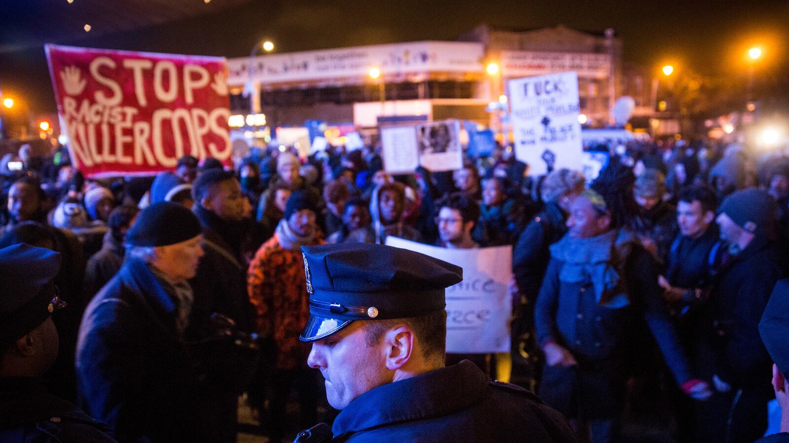 articles/2014/12/09/royalty-meets-i-can-t-breathe-in-brooklyn/141208-siegel-barclays-tease_yll1ec