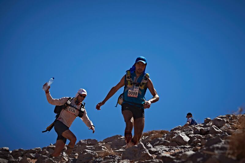 galleries/2016/04/13/marathon-in-the-moroccan-desert/160413-morocco-race11_inla4a