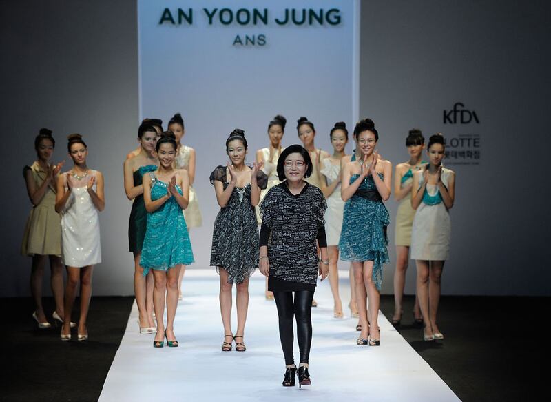 galleries/2010/09/04/16-haute-tickets-for-fall/fall-high-culture---seoul-fashion-week_gnnw8s