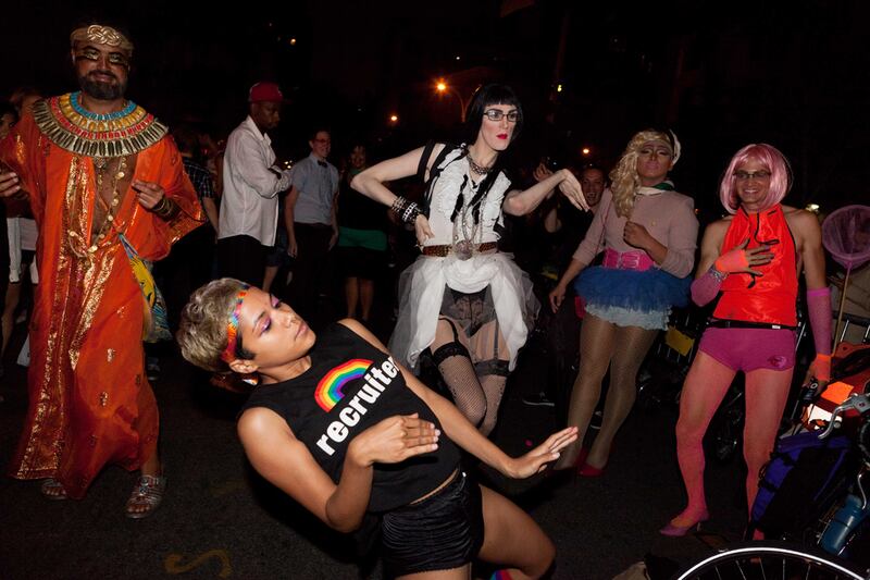 galleries/2011/06/25/new-york-approves-gay-marriage/gay-marriage-approved-new-york-4_zjrxmr