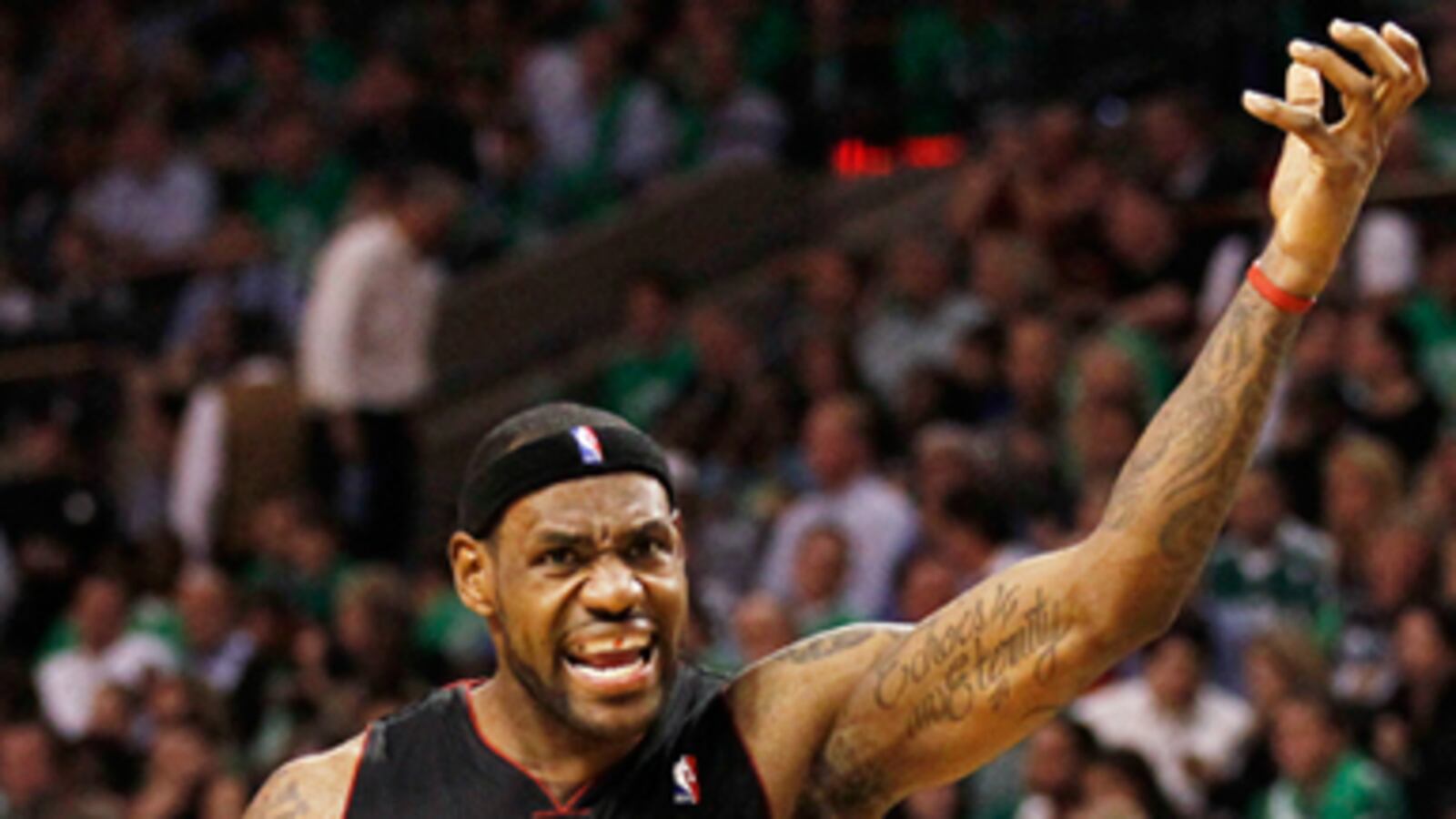 cheats/2010/12/02/cleveland-braces-for-lebrons-return/barra-lebron_137246_i3idot