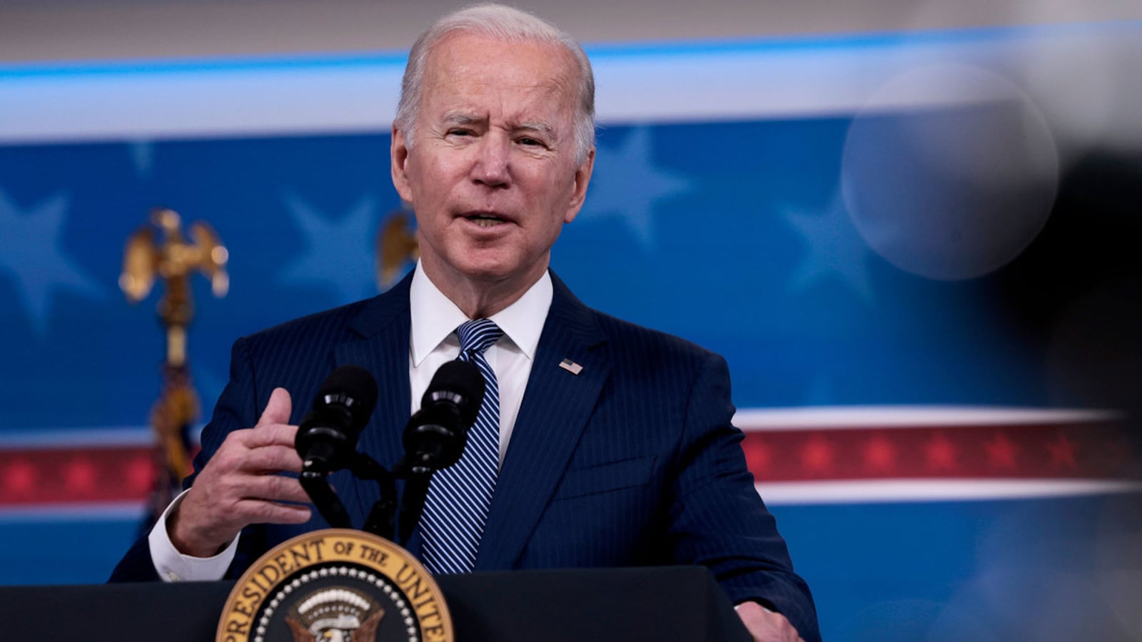 211202-omicron-whitehouse-response-hero_pba3zz