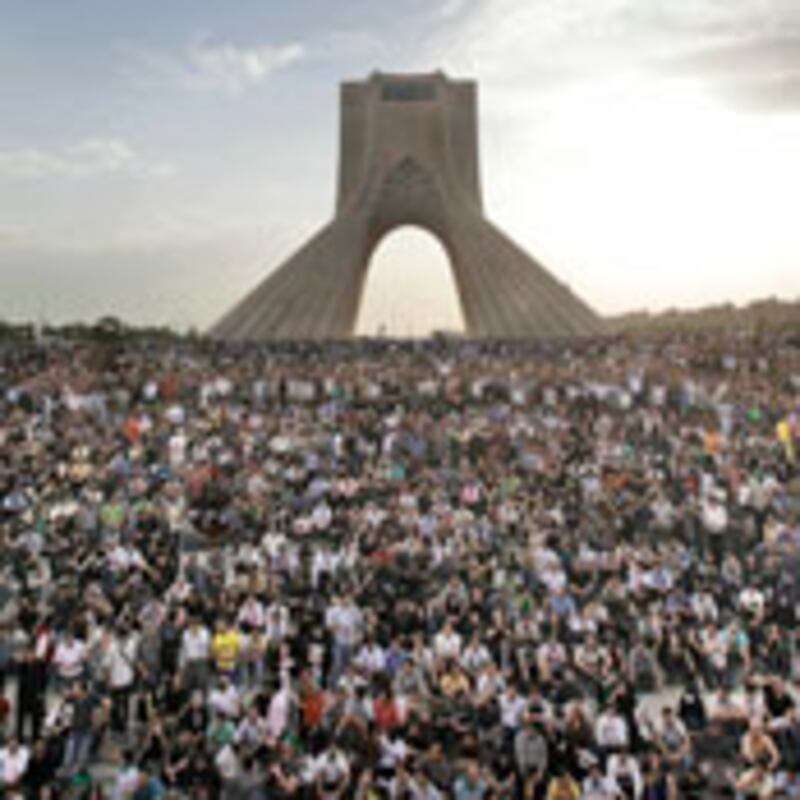 articles/2010/06/10/ahmadinejad-crackdown-in-advance-of-anniversary/memarian-iran_103800_axbaql