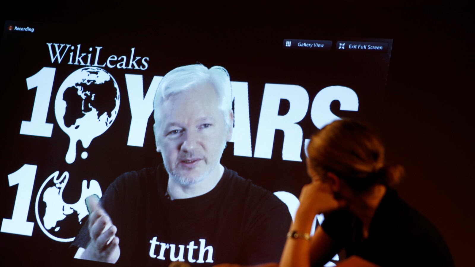 cheats/2016/10/18/ecuador-we-cut-wikileaks-internet/161018-ecuador-wikileaks-cheat_bippnx