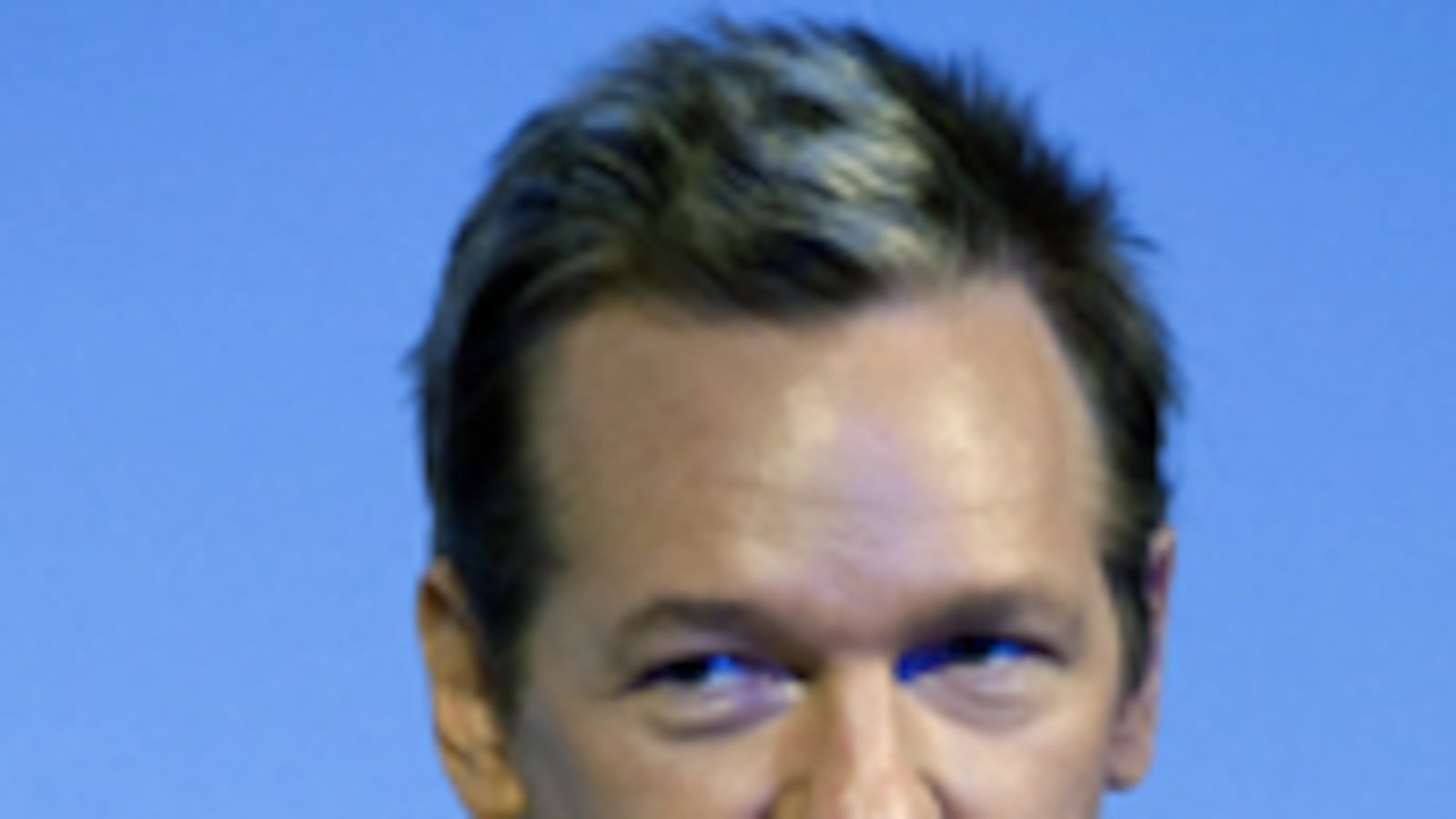 cheats/2010/12/20/julian-assange-stole-my-girlfriend/shenon-assange-wikileaks_134364_f4okg8