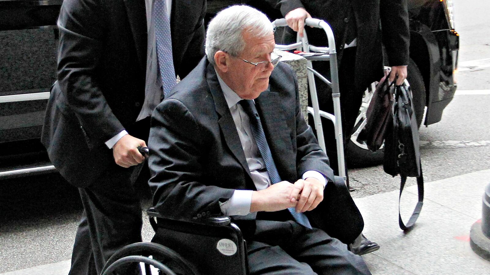 cheats/2016/04/27/hastert-victim-ids-himself-testifies/160427-dennis-hastert-cheat_iyzhai