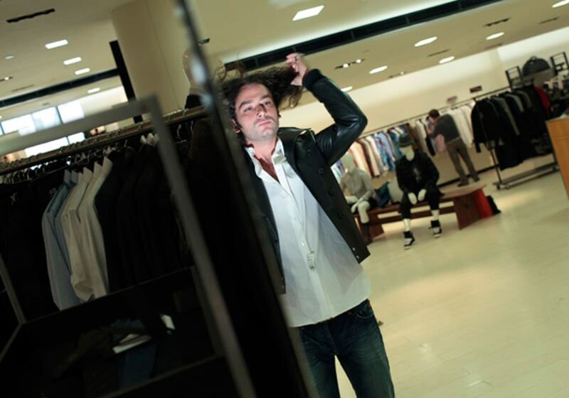 galleries/2009/07/29/shopping-with-constantine-maroulis/shopping-with-constantine-maroulis-5_ymrgfa