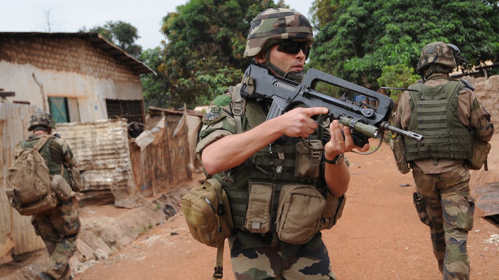 cheats/2013/12/10/two-french-soldiers-killed/131210-car-french-cheat_cx1ik9